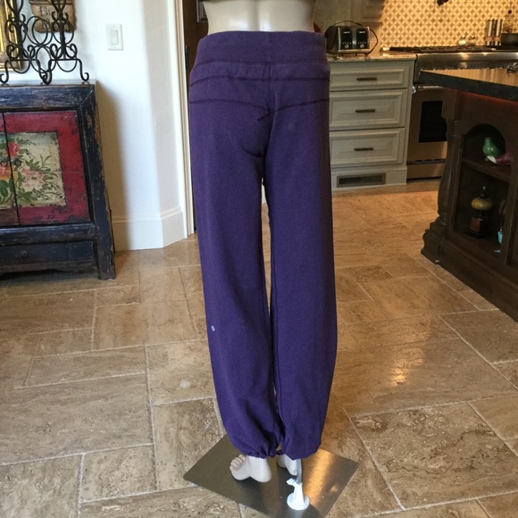 Lululemon pants size 8 purple - Picture 3 of 5